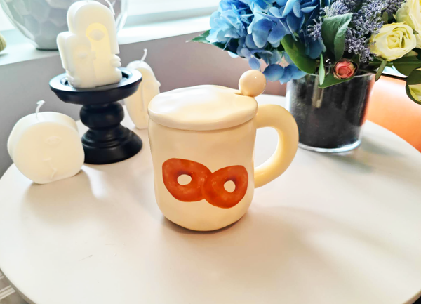 Cartoon Ceramic Mug with Lid & Spoon - Donut or Croissant Design on Creamy Mug surface